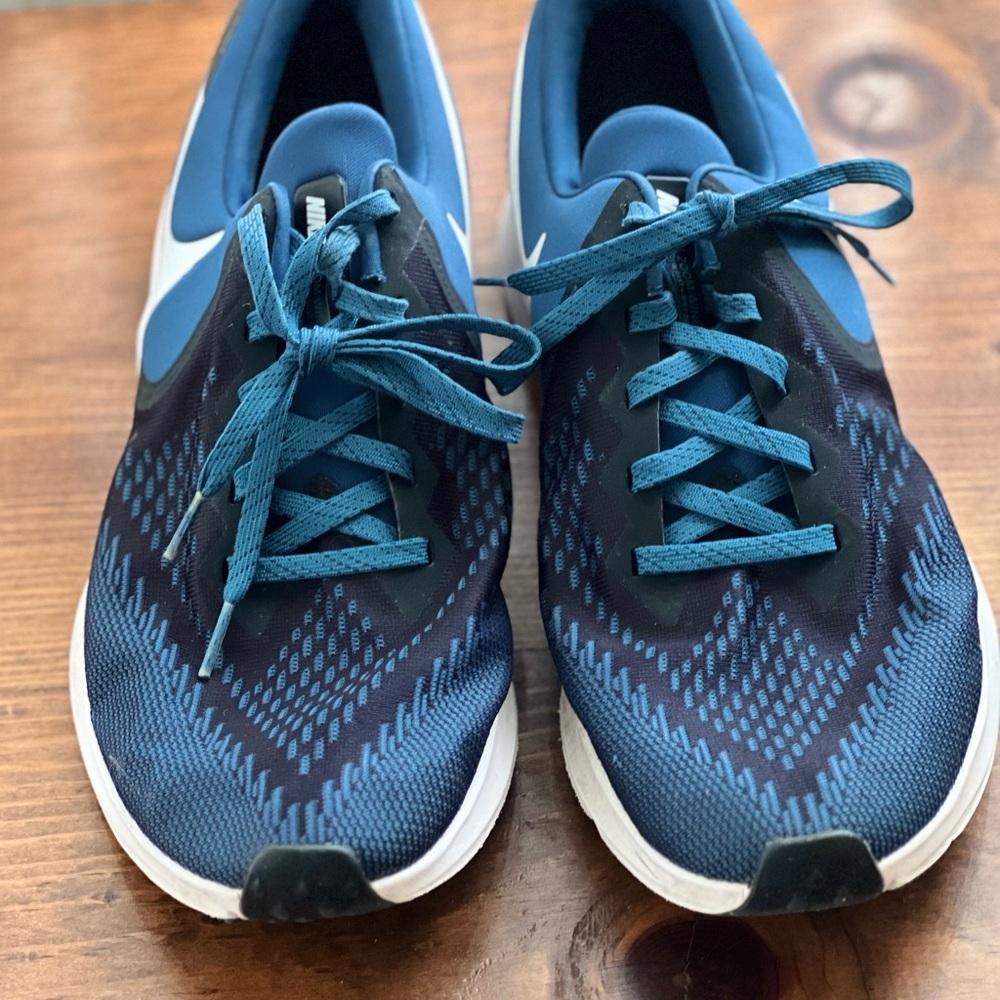 Mens Nike Air Zoom Winflo 6 running shoes size 12 gently used, Topaz Mist color